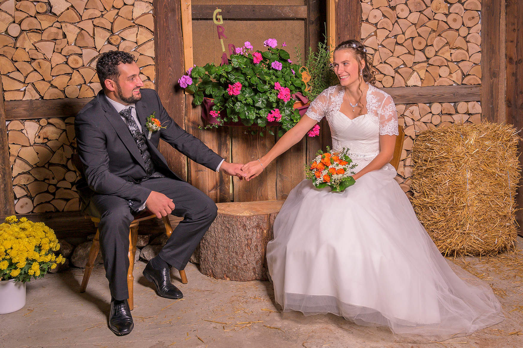 Hochzeit-Paarbild im Stadl